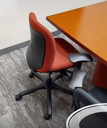 [#B13-2] Red task chair w/arms