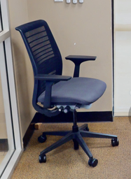 [#B13-4] Task chair with arms