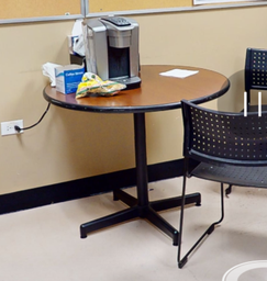 [#C4-7] Round meeting table