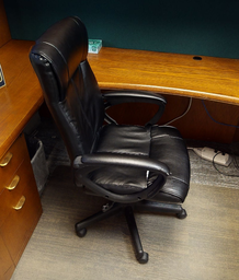 [#B13-5] Blk executive task chair w/arms