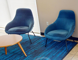 [#B12-4] Blue lounge chair