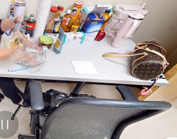 [#C4-7] meeting table