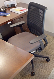 [#B13-2] Task chair w/arms