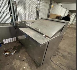 [#C12-32] Refrigerated Prep Table