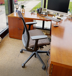 [#B13-4] Task chair with arms