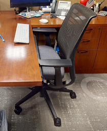 [#B13-5] Task chair with arms
