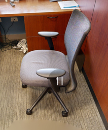 [#B13-2] Task chair with arms
