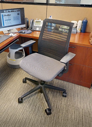 [#B13-2] Task chair with arms