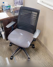 [#B13-4] Task chair with arms