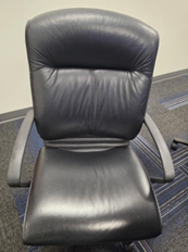 [#B5-42] BLACK LEATHER CHAIR