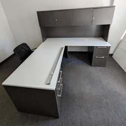 [#E9-19] L-Shaped Suite with Hutch
