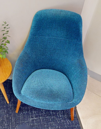[#B12-4] Blue lounge chair