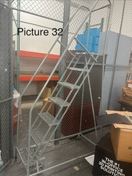 [#L1-32] warehouse ladder