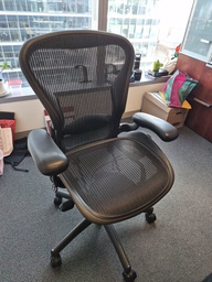 [#B13-15] Aeron chair