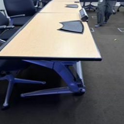 [#C7-32] MEETING TABLE