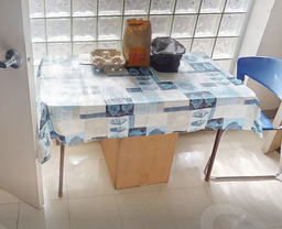 [#C8-12] Folding table