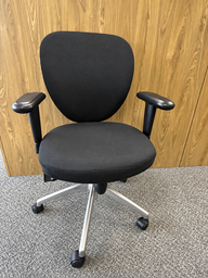 [#B13-1] Office Chair
Black mesh backrest &amp; fabric seatrest
Adjustable arms
5-star chrome based on castors