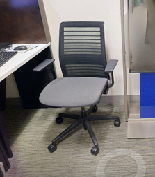 [#B13-2] Task chair, with arms
