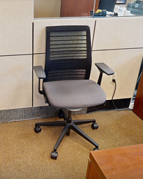 [#B13-13] Task chair, with arms