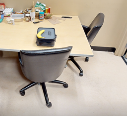 [#B5-6] Mobile conference chair