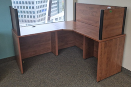 [#E6-7] L-Shaped desk with Privacy Panels