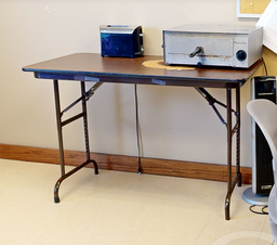 [#C8-11] Folding table