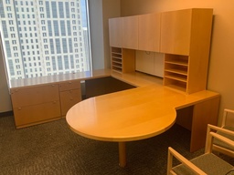 [#E7-29] Executive "U" Group - "P" Top Desk w/ Freestanding Hutch, Tackboards, Task light, Surface Storage Tower Desk, Center Drawer, Credenza w/ Double Lateral File &amp; BBF, Left Hand - Light Maple