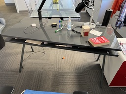 [#E3-1527] Black tinited desk