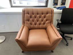 [#B12-1546] Oversiz brown leather chair