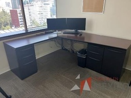 [#A3-7] Escritorio en escuadra con 2 archiveros de pedestal de 3 cajones, 1 puerta y escuadra color café