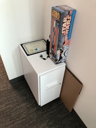 [#D16-1] Pedestal - Metal