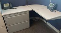 [#A2-131] Workstation, L-shaped, with 2-drawer cabinet | Estación de trabajo, en L, con armario de 2 cajones