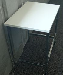 [#C11-196] Side table, white with metal frame | Mesa auxiliar, blanca con estructura de metal