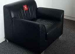 [#B6-301] Armchair, black vinyl | Sillón, vinilo negro